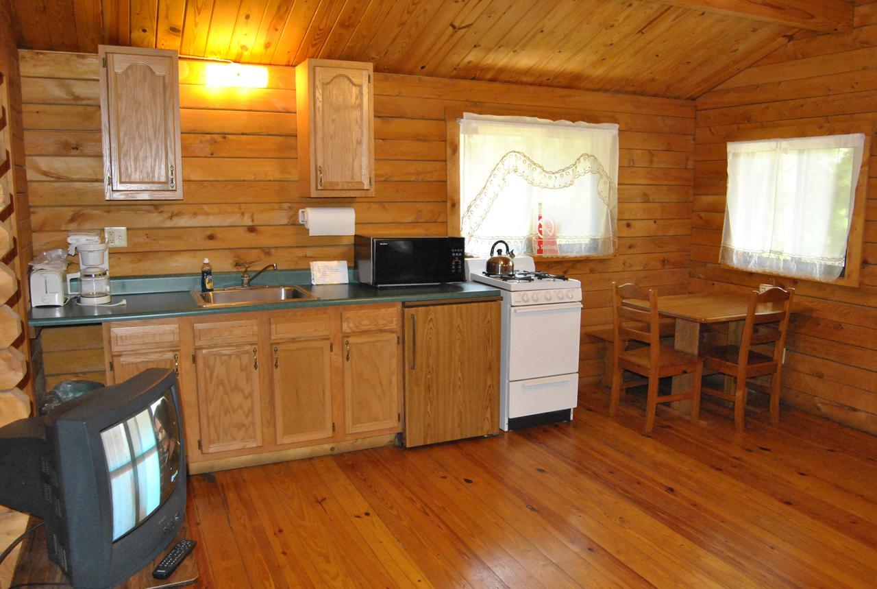 Robin Hill Camping Resort One-Bedroom Cottage 8 Lenhartsville Bagian luar foto