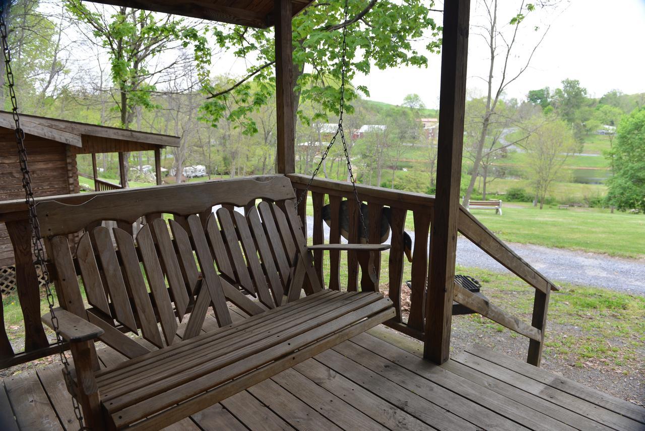 Robin Hill Camping Resort One-Bedroom Cottage 8 Lenhartsville Bagian luar foto